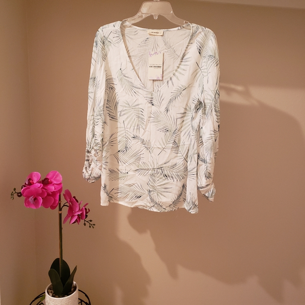 EE:SOME TROPICAL PALM LEAF BLOUSE SZ S